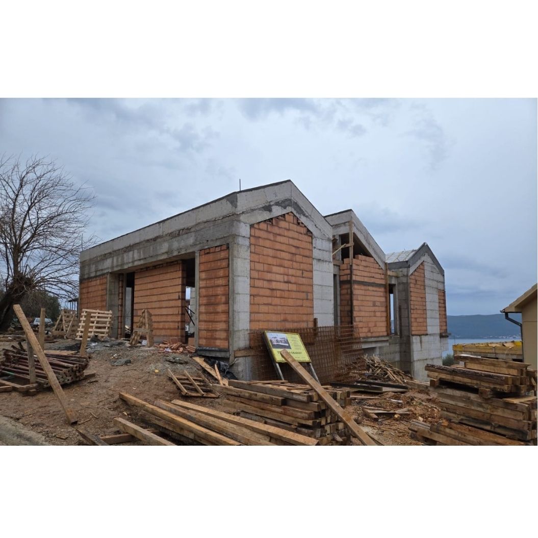 Real Estate/ Land Investment (3789 m²) for Development of Sea View Villas, with pool and 2 car garaj, 2 or 3 Bedroom types, 2.5 Bathrooms in partnership with MGTMontenegro a Local Company with Architectural/Construction and Commercial Marketing/Business Expertise.