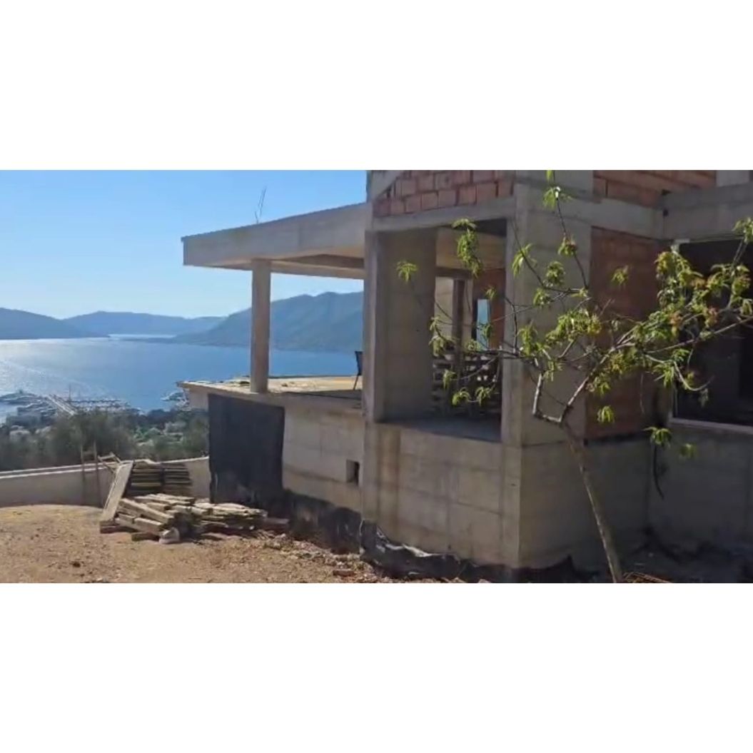 Real Estate/ Land Investment (3789 m²) for Development of Sea View Villas, with pool and 2 car garaj, 2 or 3 Bedroom types, 2.5 Bathrooms in partnership with MGTMontenegro a Local Company with Architectural/Construction and Commercial Marketing/Business Expertise.