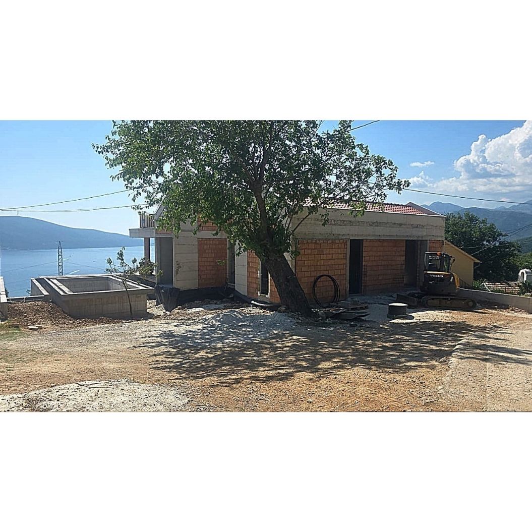 Real Estate/ Land Investment (3789 m²) for Development of Sea View Villas, with pool and 2 car garaj, 2 or 3 Bedroom types, 2.5 Bathrooms in partnership with MGTMontenegro a Local Company with Architectural/Construction and Commercial Marketing/Business Expertise.