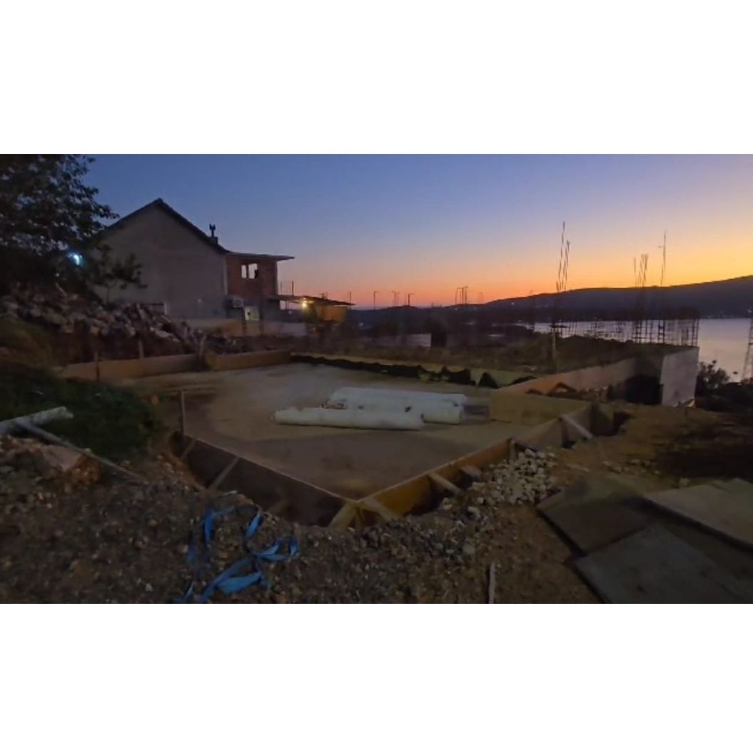 Real Estate/ Land Investment (3789 m²) for Development of Sea View Villas, with pool and 2 car garaj, 2 or 3 Bedroom types, 2.5 Bathrooms in partnership with MGTMontenegro a Local Company with Architectural/Construction and Commercial Marketing/Business Expertise.