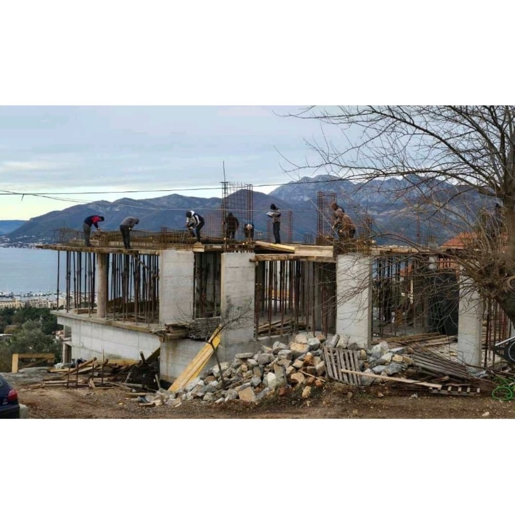 Real Estate/ Land Investment (3789 m²) for Development of Sea View Villas, with pool and 2 car garaj, 2 or 3 Bedroom types, 2.5 Bathrooms in partnership with MGTMontenegro a Local Company with Architectural/Construction and Commercial Marketing/Business Expertise.
